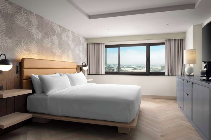 Room 25 of 58