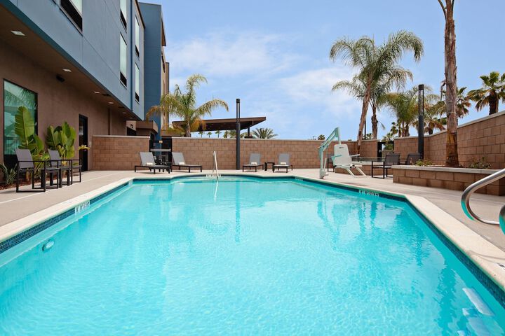 Pool 4 of 37
