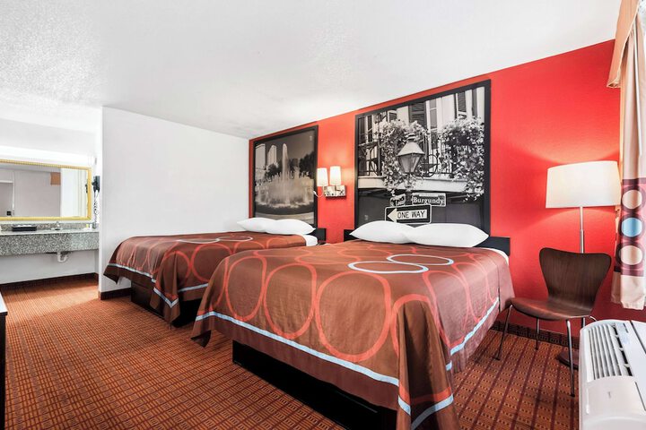Room 10 of 33