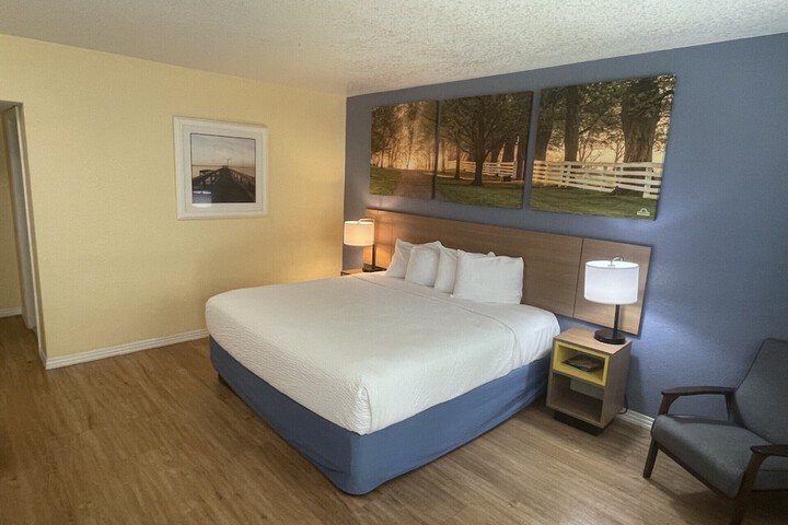 Room 8 of 24