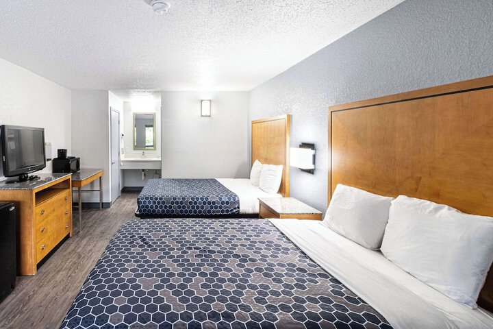 Room 26 of 32
