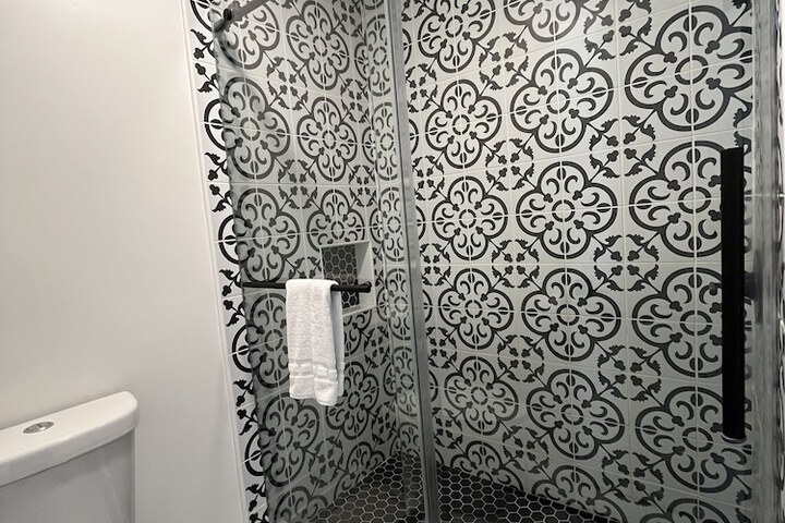 Room 10 of 34