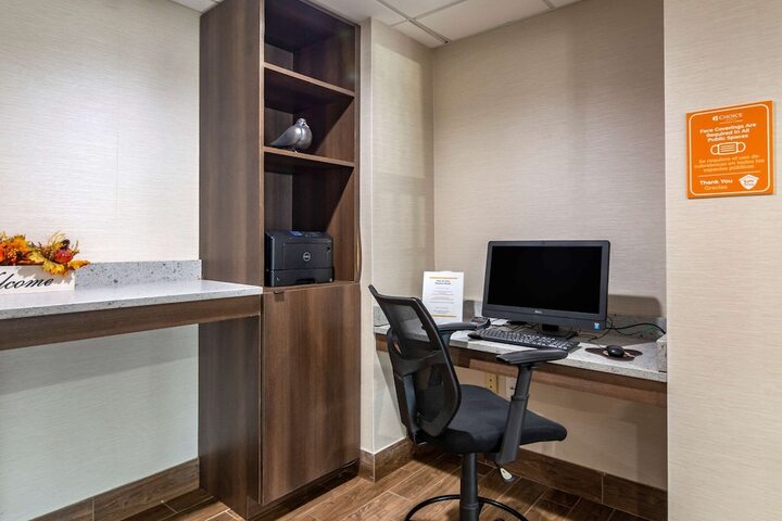 Business Center 55 of 57