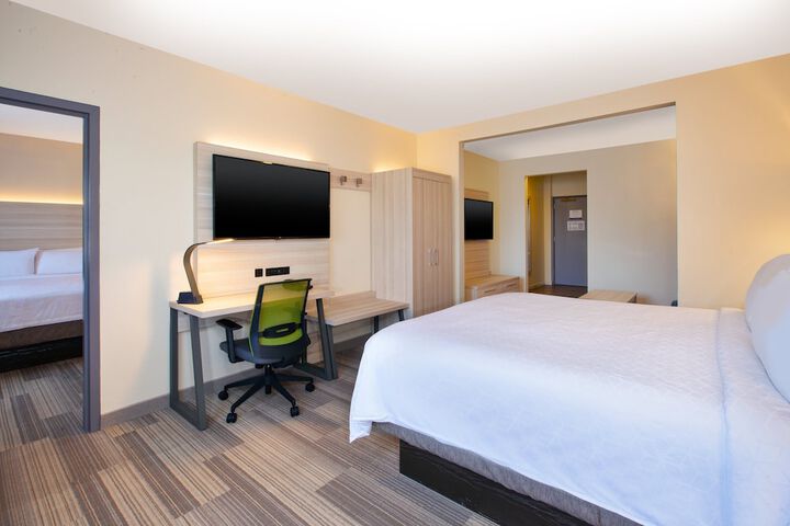 Room 27 of 45