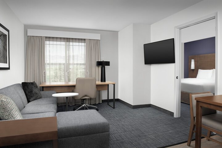 Room 10 of 32