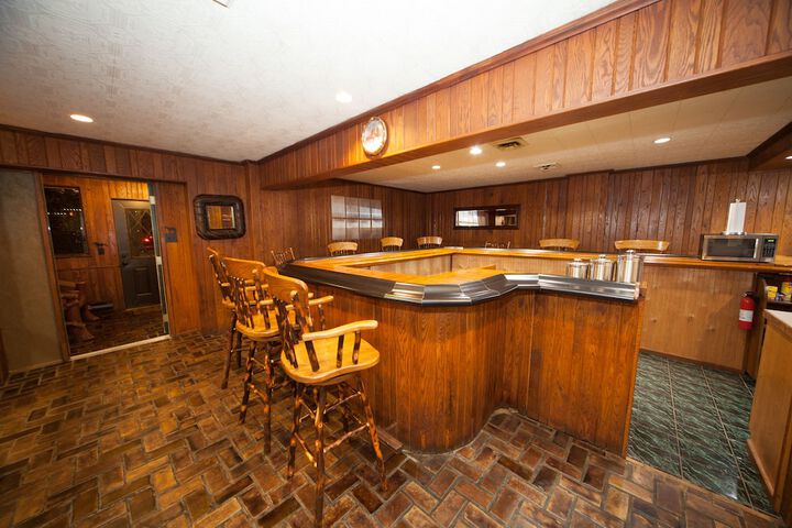 Lounge 80 of 86