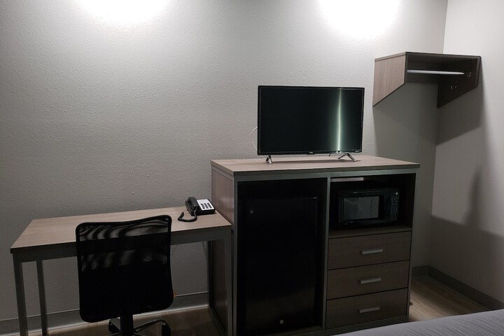Room 10 of 14