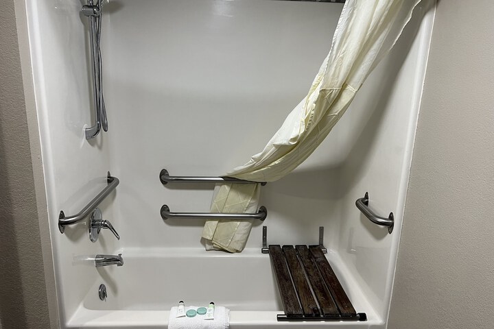 Westbridge Inn & Suites