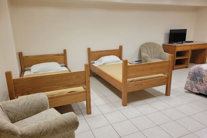 Room 27 of 48