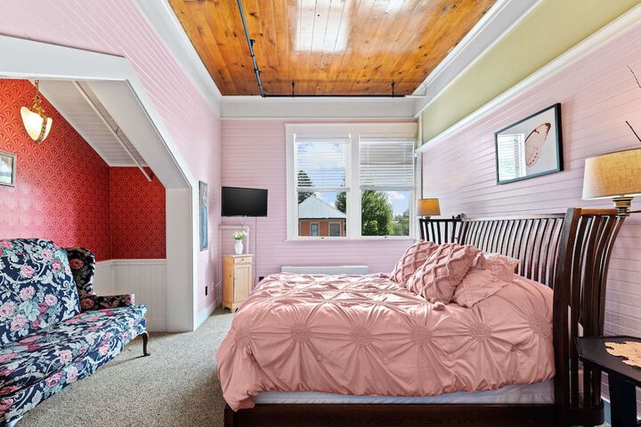 Room 43 of 68