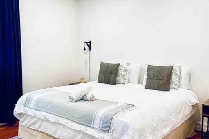 2-Bedroom Suite in the Heart of Downtown