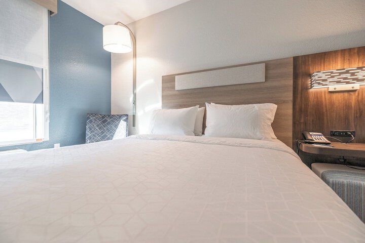 Holiday Inn Express Hotel & Suites St. Robert by IHG
