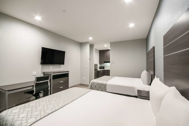 Room 13 of 28