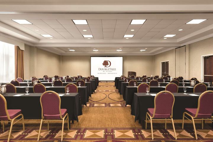 DoubleTree by Hilton Milwaukee - Brookfield
