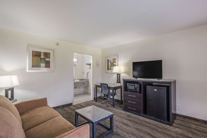 Room 32 of 70