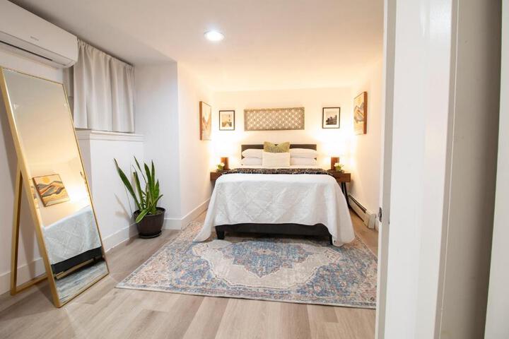 Exceptional & Central Garden Suite, Top Amenities & Care!