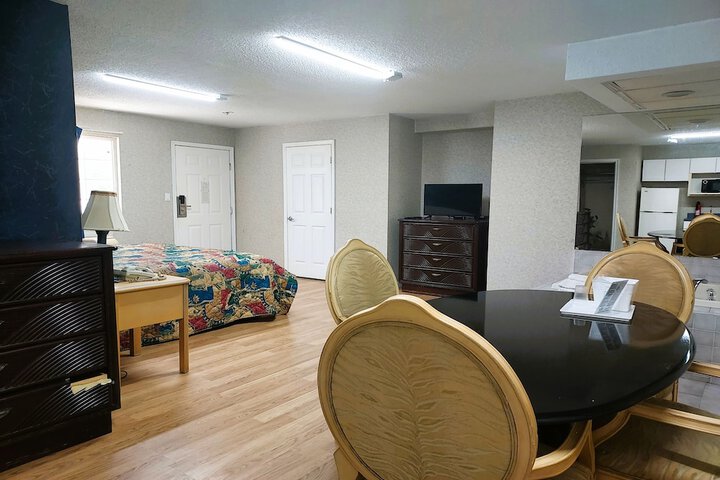 Room 10 of 29
