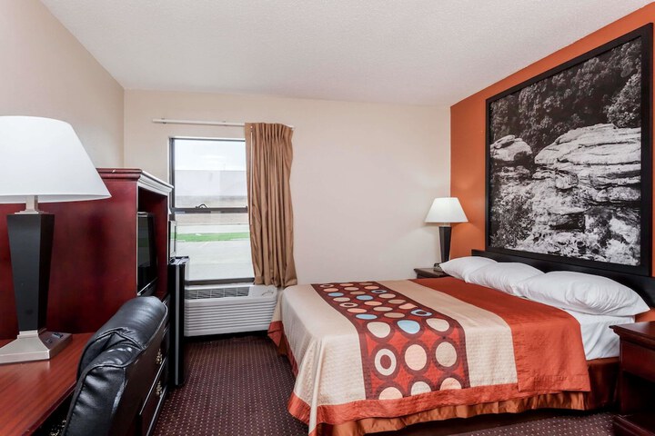 Room 10 of 14