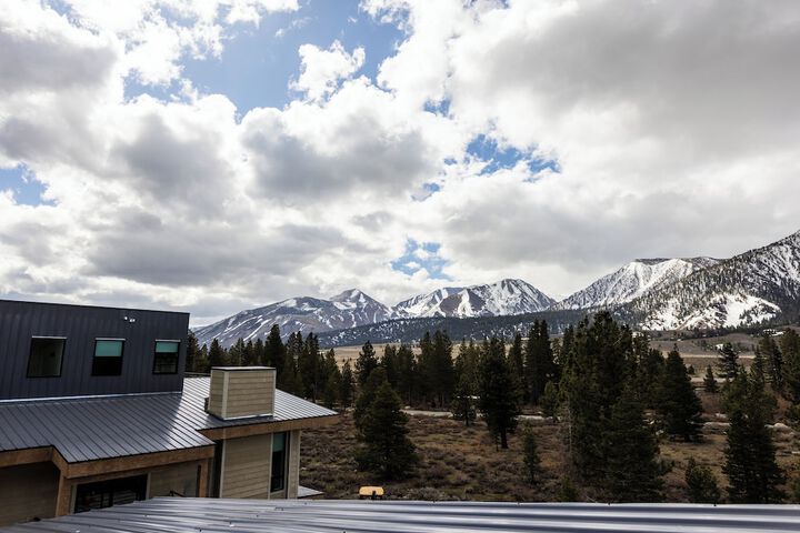 The Mammoth Creek Inn