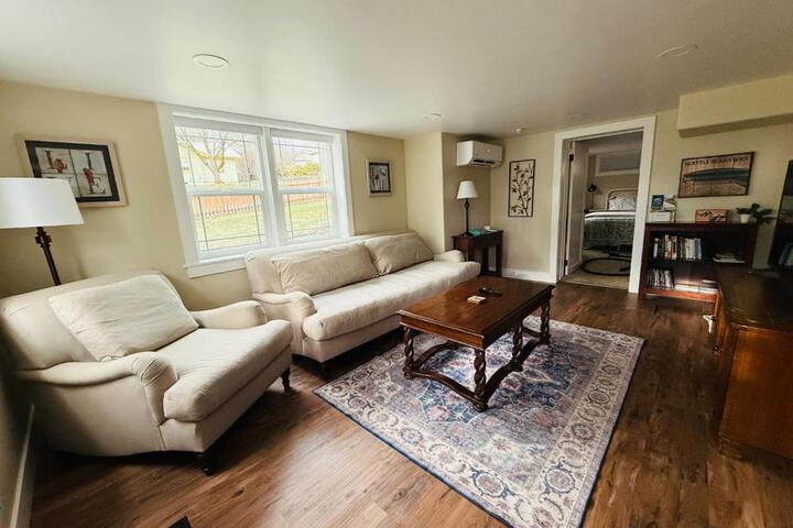 State Street Cottage Suite 1