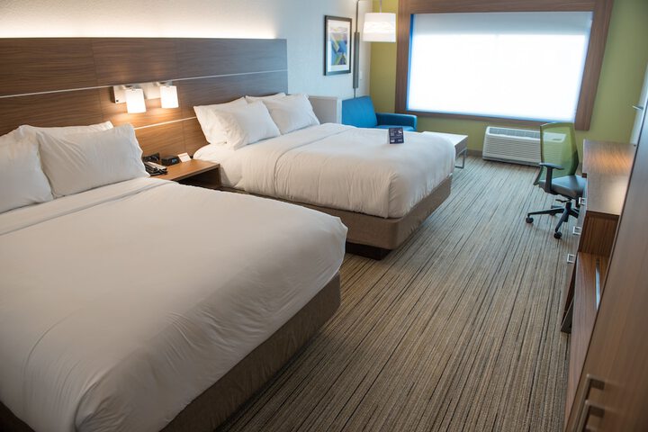 Holiday Inn Express & Suites Warsaw - E Center by IHG