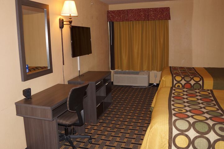 Super 8 by Wyndham Farmers Branch / North Dallas