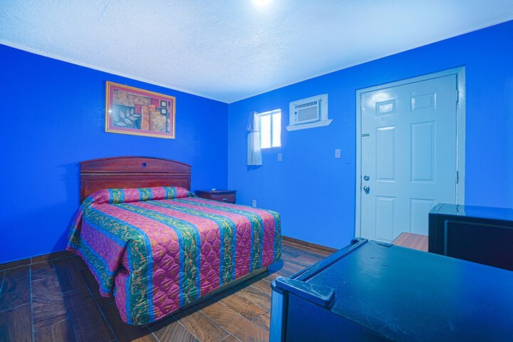 Room 34 of 64