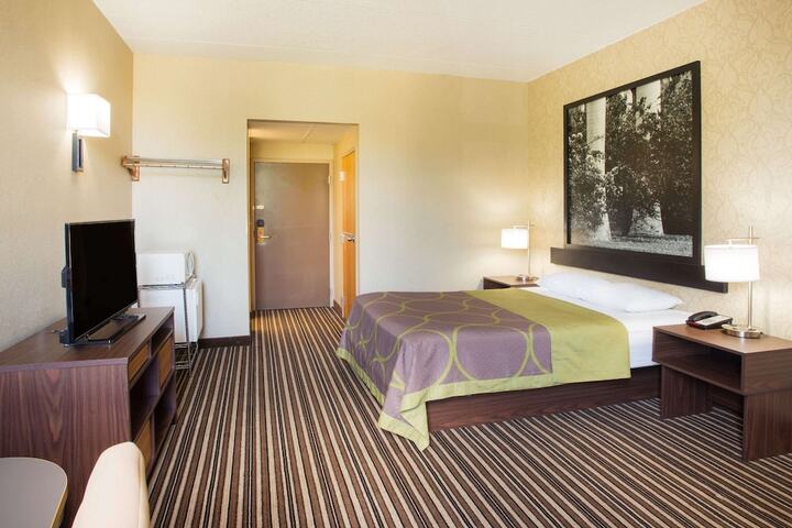 Room 27 of 35