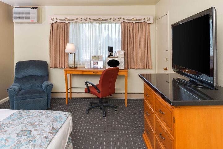 Room 8 of 19