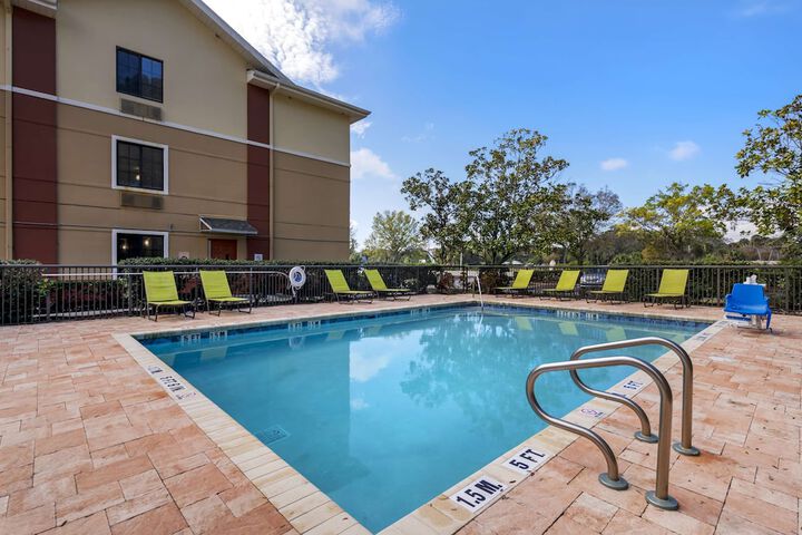 Pool 6 of 34