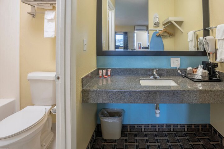 Room 8 of 36