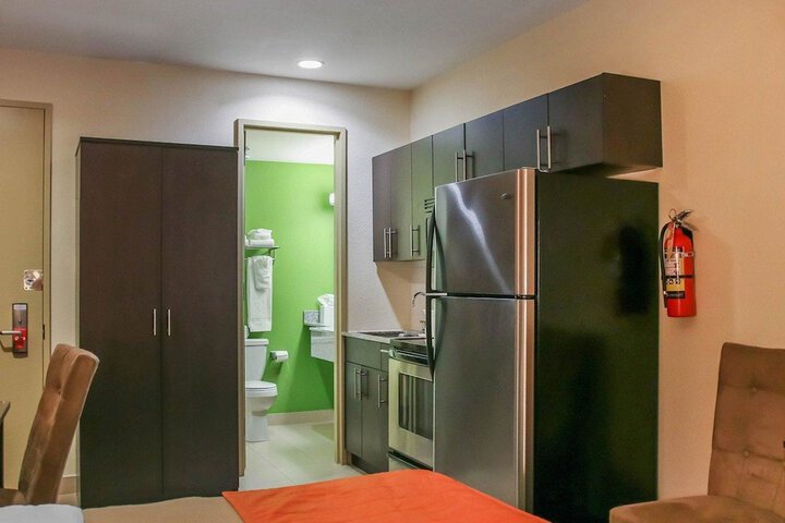 Room 4 of 20