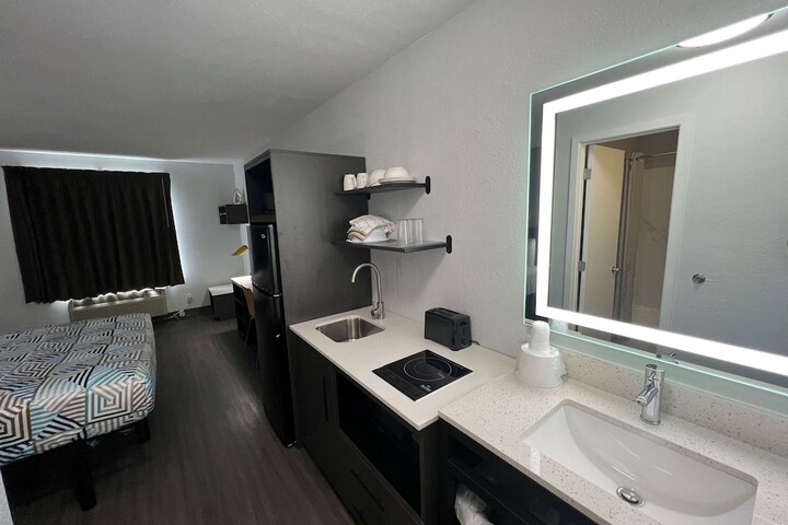 Room 19 of 28
