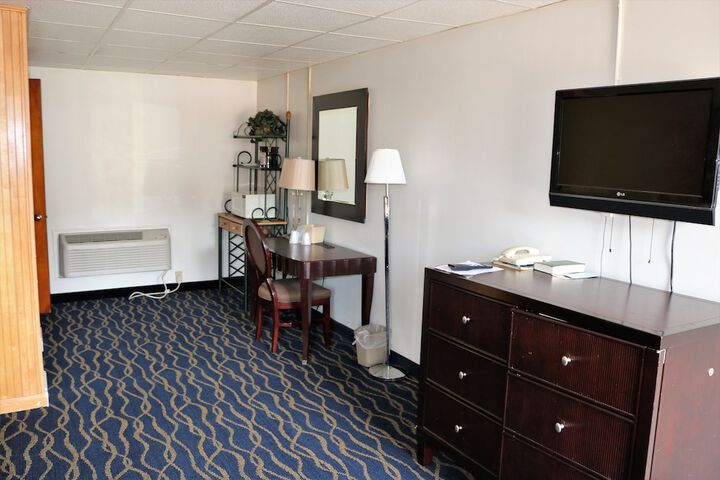 Room 53 of 63
