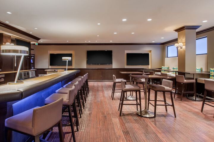 Lounge 86 of 130