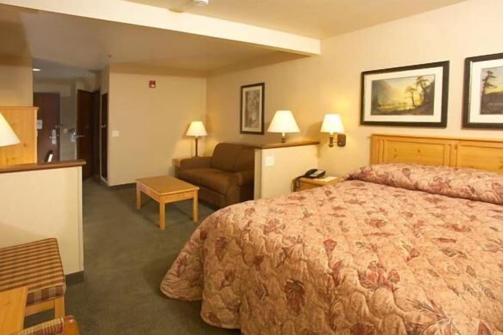 Room 5 of 8