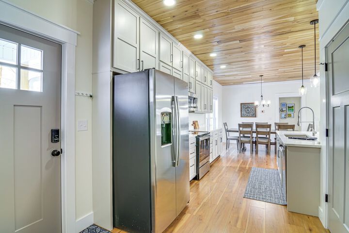 Dale Hollow Cottage w / Covered Porch & Lake Views!
