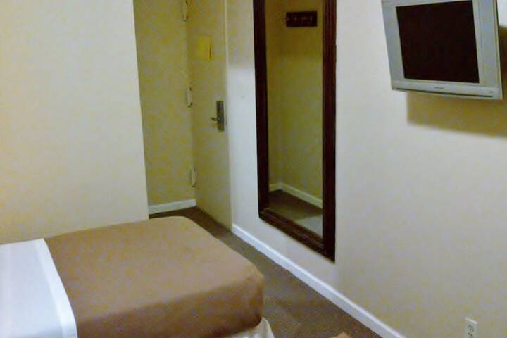 Room 34 of 37