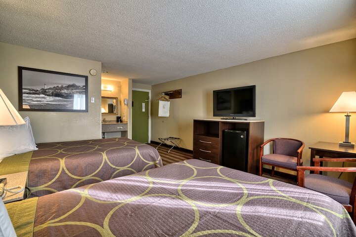 Room 10 of 32