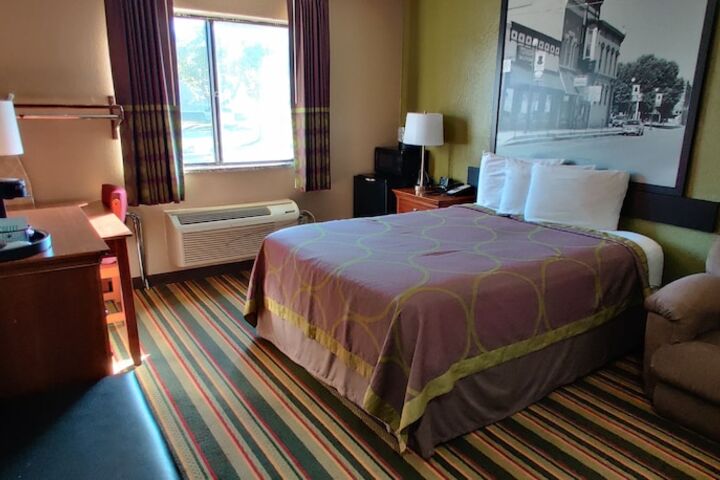 Room 33 of 37