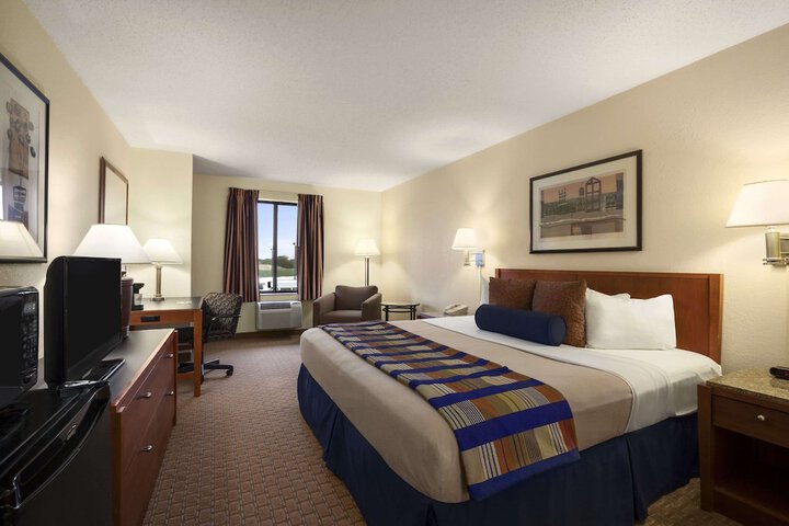 Days Inn by Wyndham Oglesby / Starved Rock