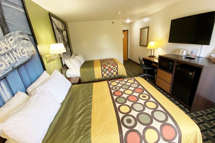 Room 33 of 40