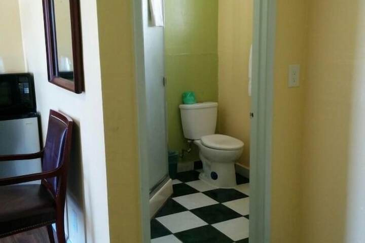Room 32 of 77