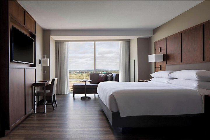 Room 27 of 102