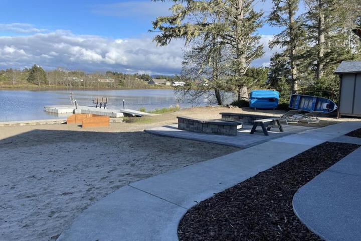 Gearhart Lakefront Vacation Rental