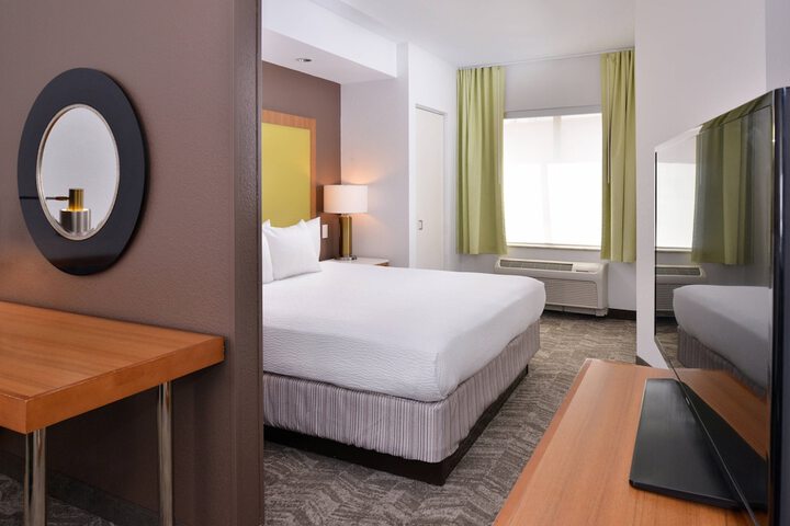 Room 10 of 30