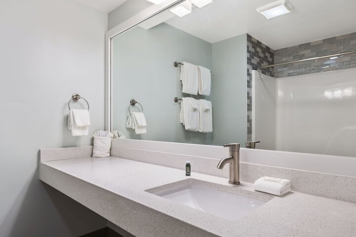 Cherry Tree Inn & Suites