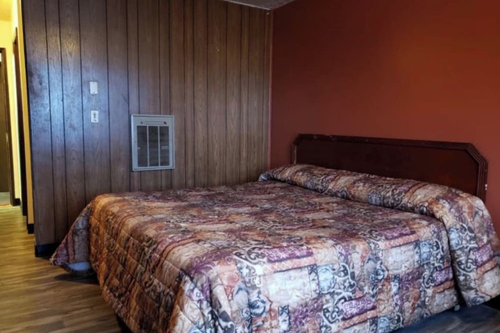 Room 12 of 21
