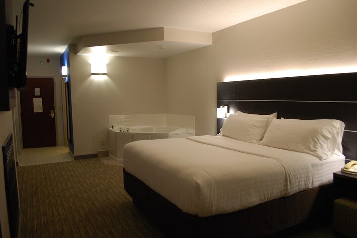 Holiday Inn Express Hotel and Suites Kingsport by IHG