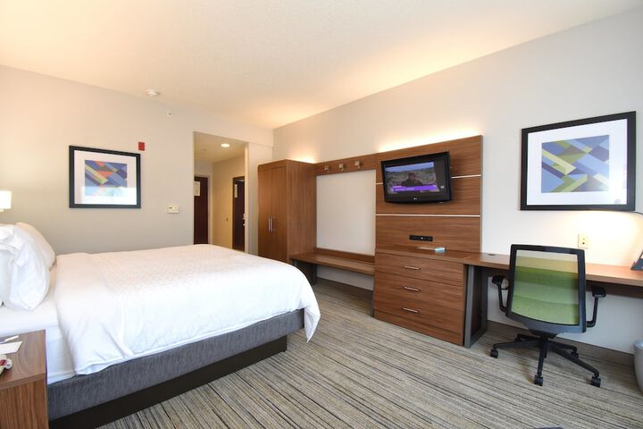 Room 16 of 38